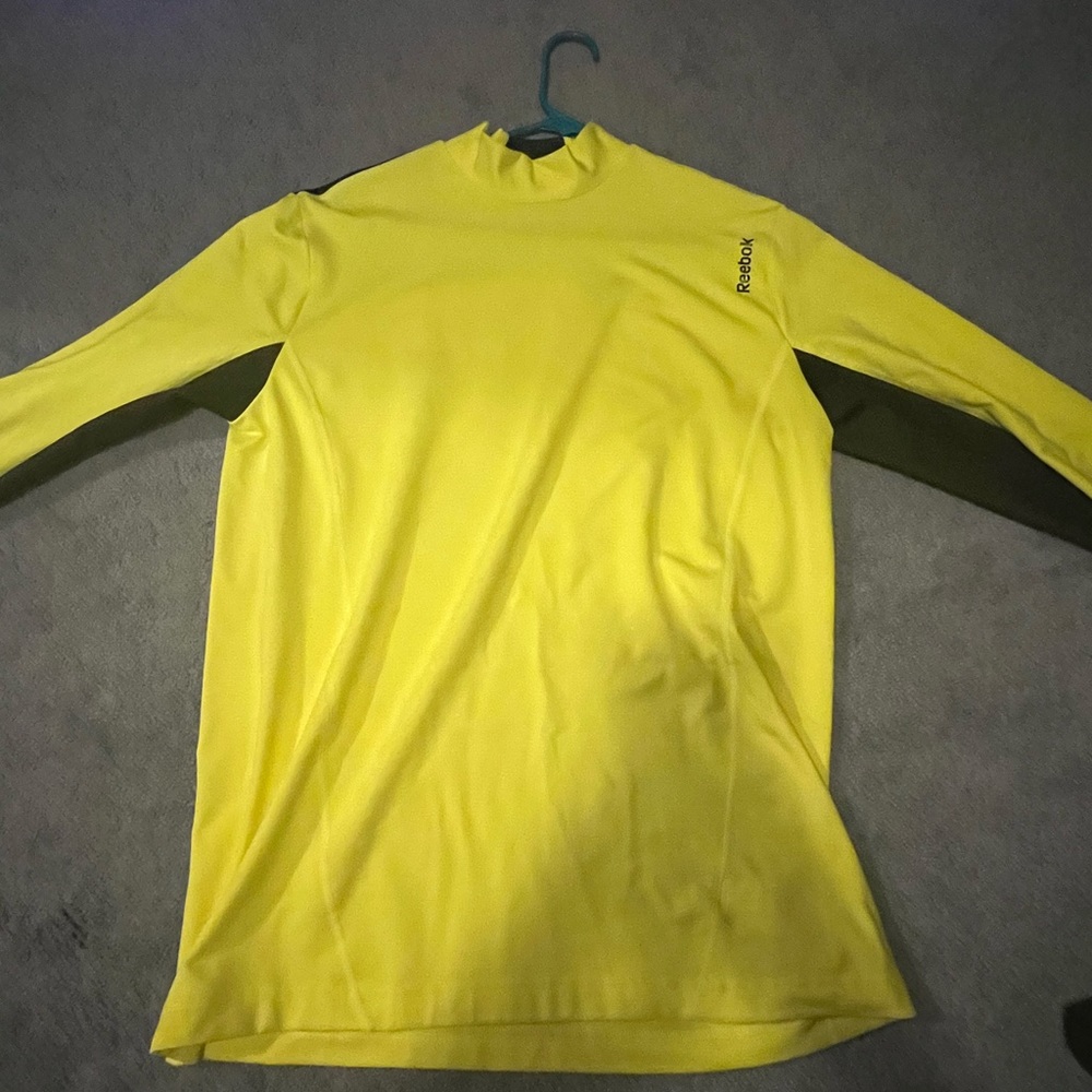 Reebok long sleeve turtle neck tech shirt size large In excellent condition
